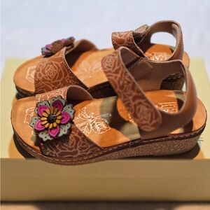 L'ARTISTE by Spring Step Leather Wedge Sandals NWT Size 35 “Cuteness” Women’s